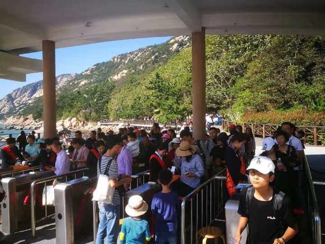 小長假第二天 游客大軍涌至，青島嶗山風景區引爆“井噴”式游覽管理挑戰